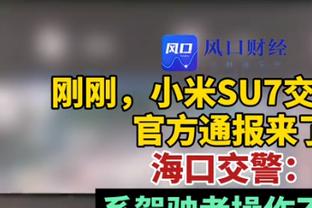 周琦在球队健身房独自进行恢复训练 受伤的右膝现在已做保护